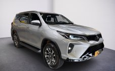 TOYOTA HILUX SW4 2.8 D-4D TURBO DIESEL SRX PLATINUM 7L 4X4 AUTOMÁTICO 2024/2024