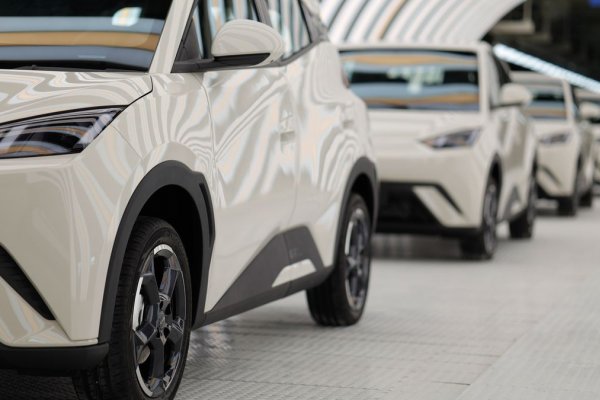 BYD avança com baterias de estado sólido e já tem data para começar produção