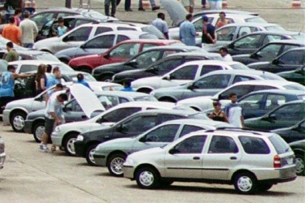 Após crise carro usado perde 18% do valor