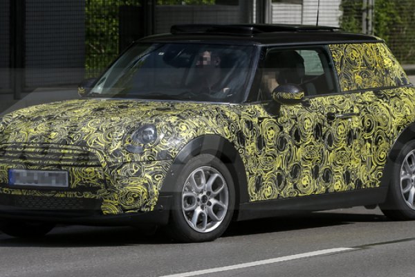 NOVO MINI COOPER É FLAGRADO EM TESTES NA EUROPA