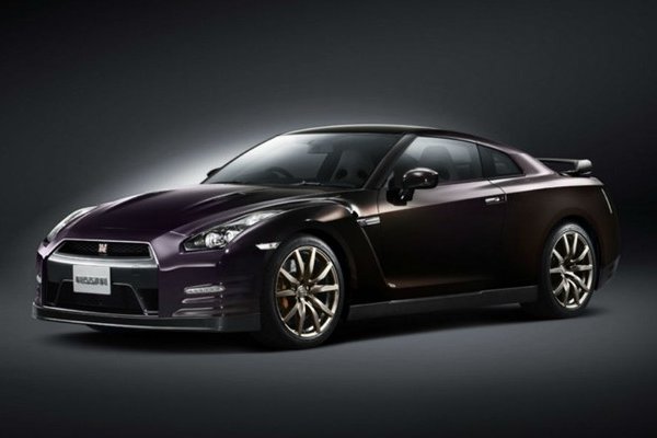 NISSAN LANÇA EDIÇÃO LIMITADA DO GT-R QUE MUDA DE COR