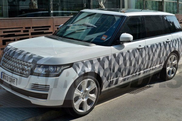 RANGE ROVER ALONGADO É FLAGRADO EM TESTES