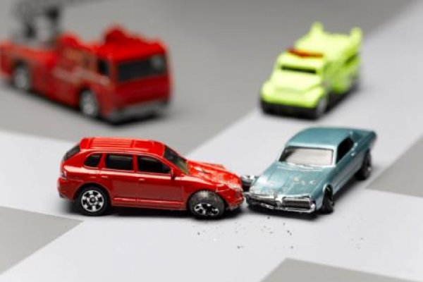 BATI O CARRO, E AGORA? VEJA COMO AGIR EM UM ACIDENTE EM 5 PASSOS