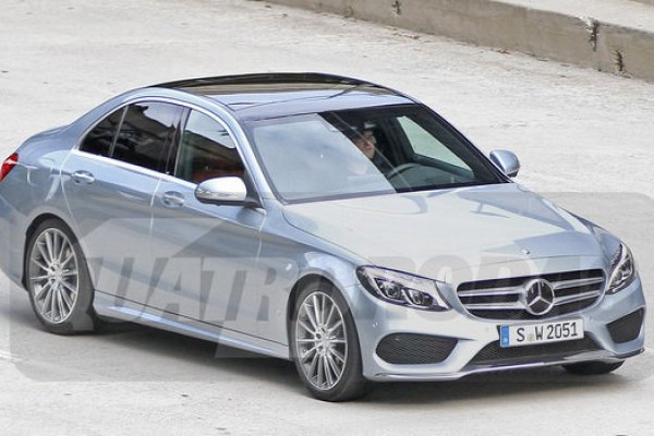 NOVO MERCEDES-BENZ CLASSE C APARECE SEM CAMUFLAGEM