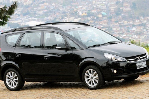 JAC LANÇA NOVA J6
