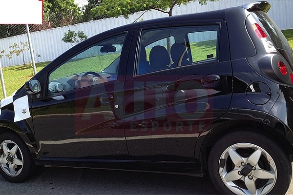 Flagra: JAC J2, que chega em novembro, em testes