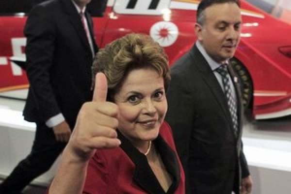 Dilma diz que governo vai prorrogar IPI menor para carros até o fim do ano