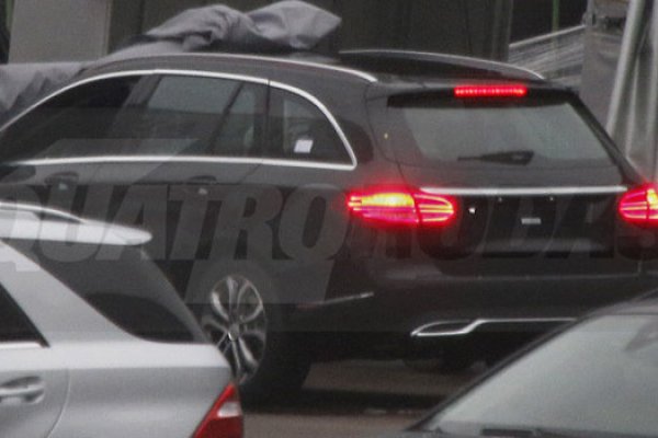 MERCEDES-BENZ CLASSE C WAGON É FLAGRADA
