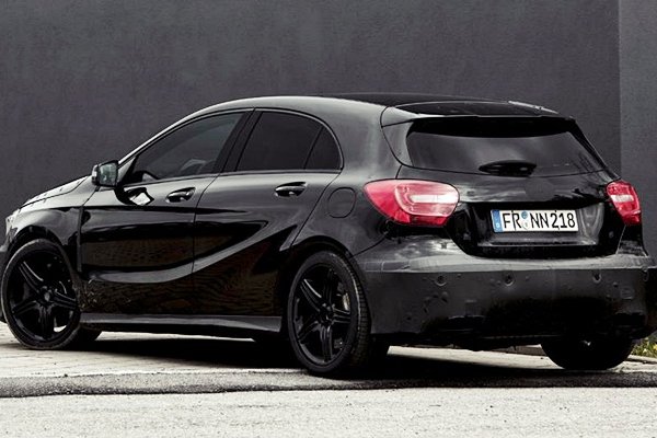 Mercedes revela "flagras" e detalhes do A45 AMG