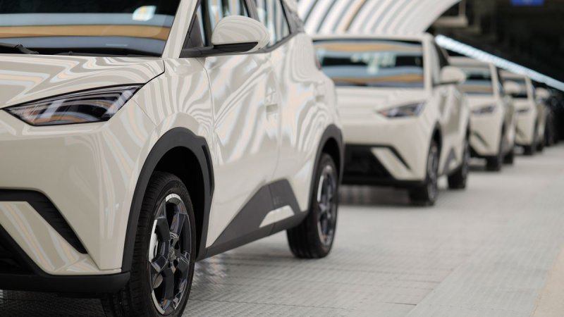 BYD avança com baterias de estado sólido e já tem data para começar produção