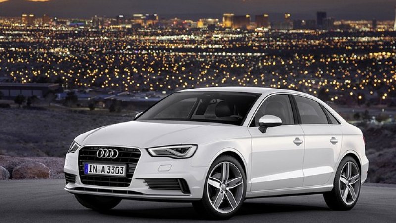 AUDI MOSTRA SEDÃS A3 E S3