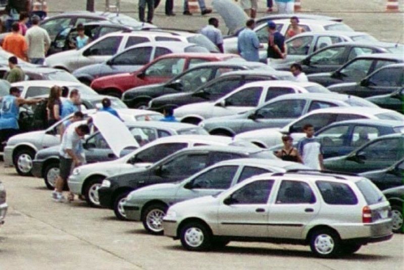 Após crise carro usado perde 18% do valor