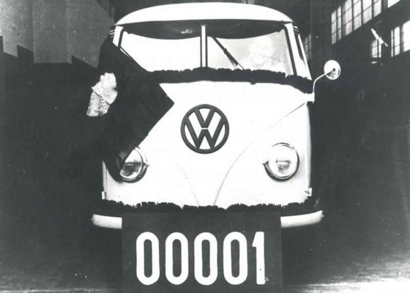 Kombi completa 55 anos de produção no Brasil Kombi completa 55 anos de produção no Brasil