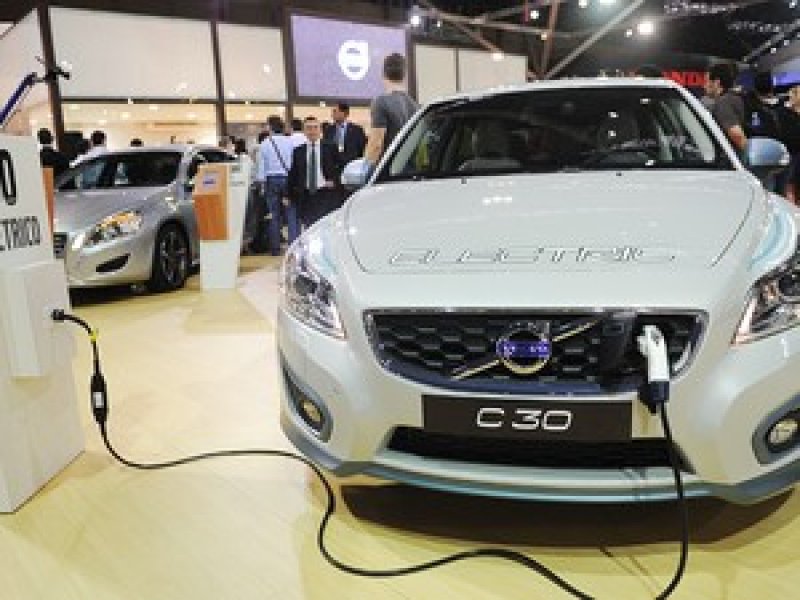 Volvo testa sistema que abastece carro elétrico em menos de 2 horas Volvo testa sistema que abastece carro elétrico em menos de 2 horas