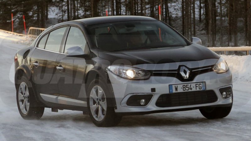 PROTÓTIPO DA RENAULT É FLAGRADO EM TESTES PROTÓTIPO DA RENAULT É FLAGRADO EM TESTES