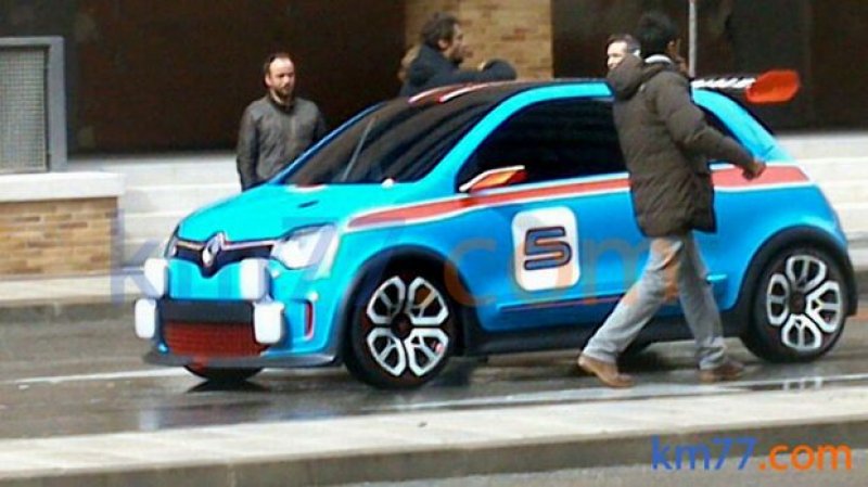RENAULT 5 CONCEPT É FLAGRADO SEM CAMUFLAGEM NA ESPANHA RENAULT 5 CONCEPT É FLAGRADO SEM CAMUFLAGEM NA ESPANHA