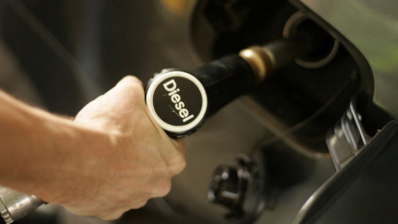 PROPOSTA DO SENADO TENTA DERRUBAR VETO A CARROS A DIESEL