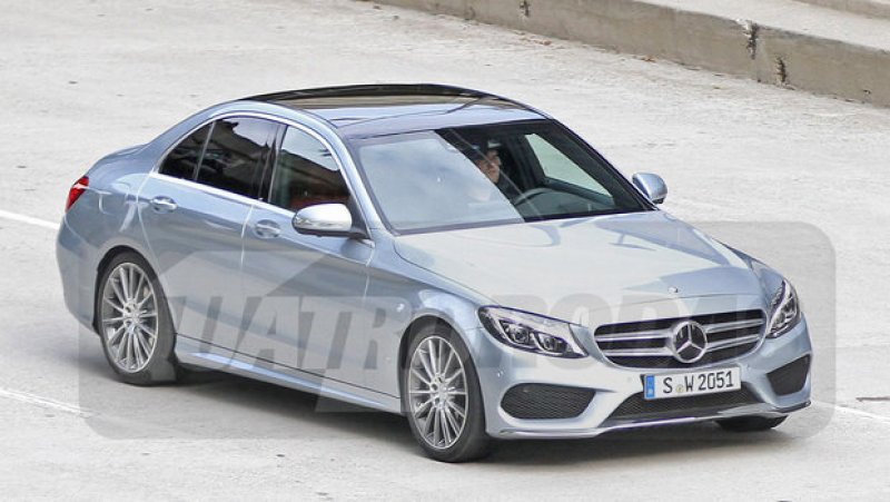 NOVO MERCEDES-BENZ CLASSE C APARECE SEM CAMUFLAGEM