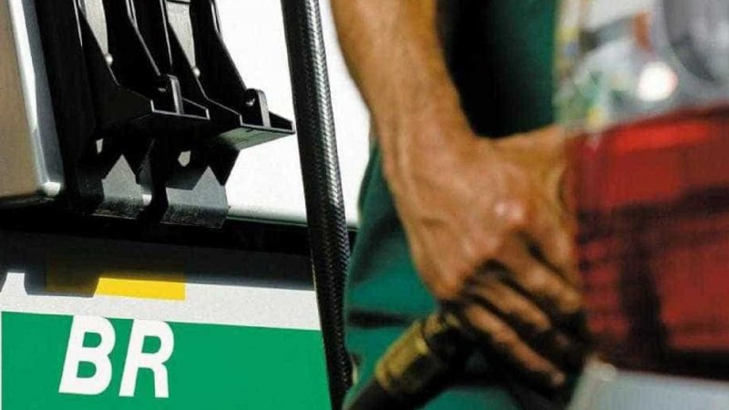 PETROBRAS REDUZ PREÇO DA GASOLINA EM 3,9% NA REFINARIA PETROBRAS REDUZ PREÇO DA GASOLINA EM 3,9% NA REFINARIA