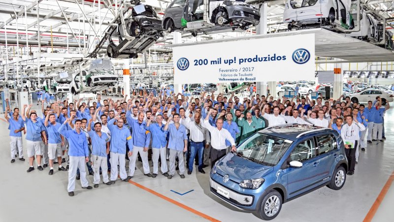 VOLKSWAGEN UP! CHEGA AOS 200 MIL FABRICADOS NO BRASIL VOLKSWAGEN UP! CHEGA AOS 200 MIL FABRICADOS NO BRASIL