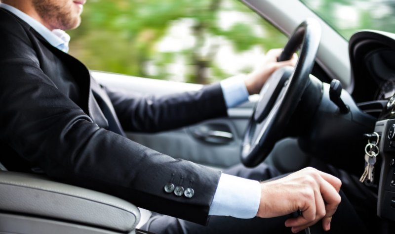 Cinco razões para nunca mais descer ladeira com o carro na "banguela"