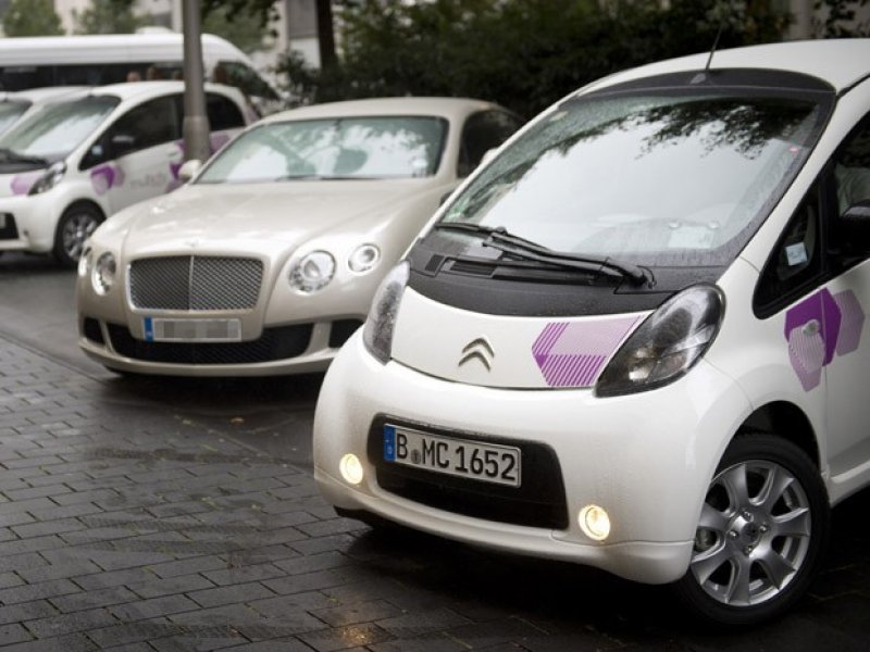 Berlim inicia programa de partilha de carros elétricos Berlim inicia programa de partilha de carros elétricos
