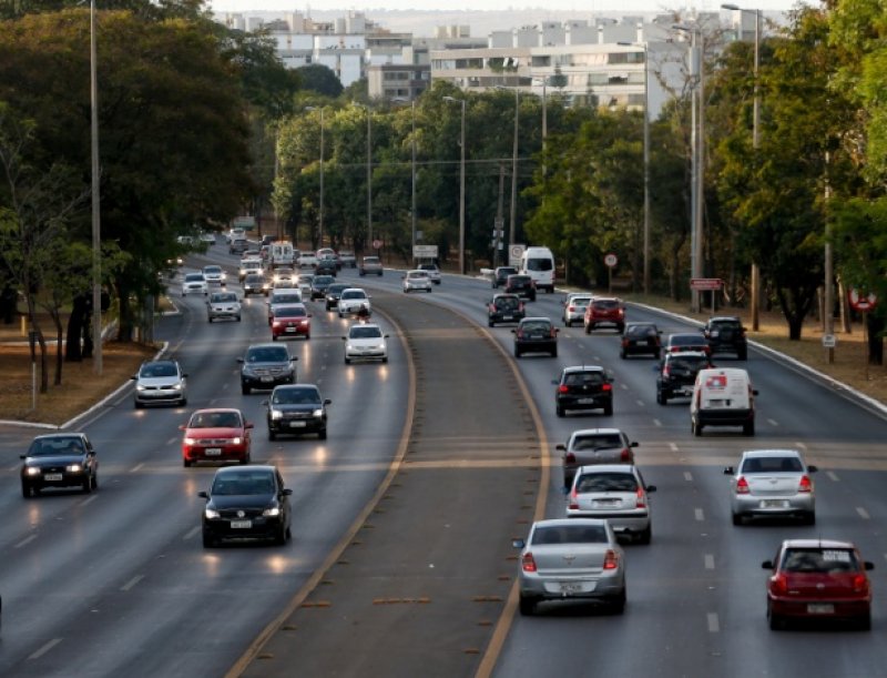 JUSTIÇA SUSPENDE MULTA DE FAROL BAIXO EM ESTRADAS DURANTE O DIA JUSTIÇA SUSPENDE MULTA DE FAROL BAIXO EM ESTRADAS DURANTE O DIA