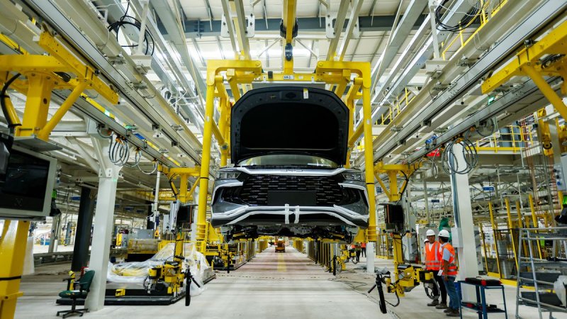 BYD explica como os híbridos vão ser a "ponte" para os elétricos no Brasil