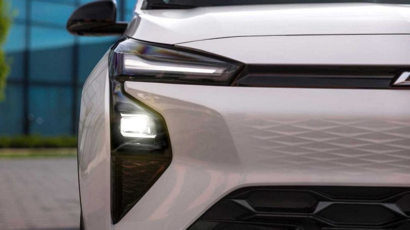 Novo Chevrolet Bolt é flagrado sem camuflagem; veja como ficou