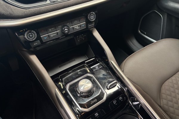 JEEP COMMANDER 2.2 TURBO DIESEL OVERLAND AT9 2025/2026