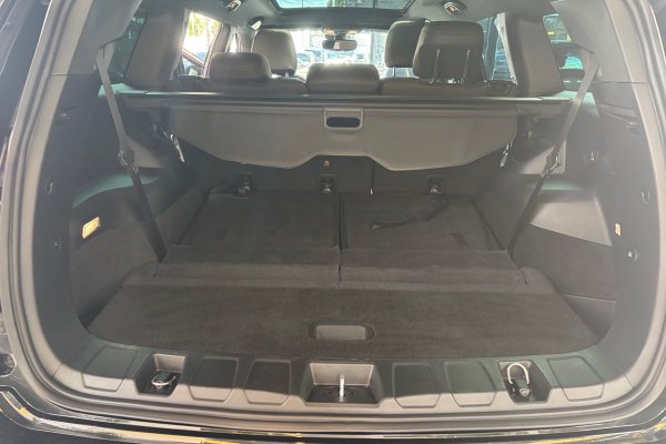 JEEP COMMANDER 2.2 TURBO DIESEL OVERLAND AT9 2025/2026