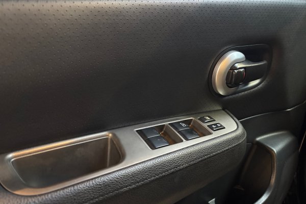 NISSAN TIIDA 1.8 SL 16V FLEX 4P AUTOMÁTICO 2011/2012