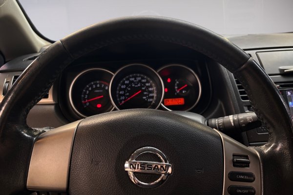 NISSAN TIIDA 1.8 SL 16V FLEX 4P AUTOMÁTICO 2011/2012
