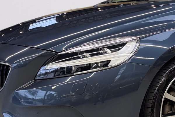 VOLVO V40 2.0 T4 MOMENTUM GASOLINA 4P AUTOMÁTICO 2017/2018 VOLVO V40 2.0 T4 MOMENTUM GASOLINA 4P AUTOMÁTICO 2017/2018