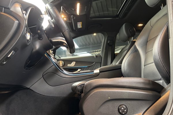 MERCEDES-BENZ GLC 300 2.0 CGI GASOLINA COUPÉ AMG LINE 4MATIC 9G-TRONIC 2023/2023 MERCEDES-BENZ GLC 300 2.0 CGI GASOLINA COUPÉ AMG LINE 4MATIC 9G-TRONIC 2023/2023
