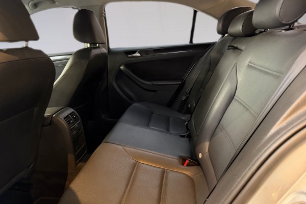 VOLKSWAGEN Jetta 2.0 COMFORTLINE 120CV FLEX 4P TIPTRONIC 2013/2013