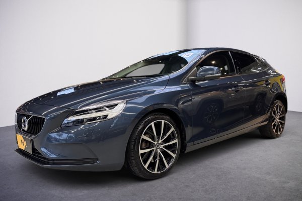 VOLVO V40 2.0 T4 MOMENTUM GASOLINA 4P AUTOMÁTICO 2017/2018 VOLVO V40 2.0 T4 MOMENTUM GASOLINA 4P AUTOMÁTICO 2017/2018