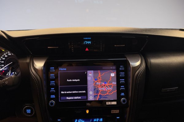 TOYOTA HILUX SW4 2.8 D-4D TURBO DIESEL SRX 7L 4X4 AUTOMÁTICO 2021/2022