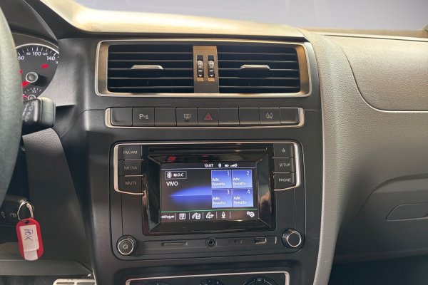 VOLKSWAGEN Fox 1.6 MSI HIGHLINE 16V FLEX 4P AUTOMATIZADO 2016/2016 VOLKSWAGEN Fox 1.6 MSI HIGHLINE 16V FLEX 4P AUTOMATIZADO 2016/2016