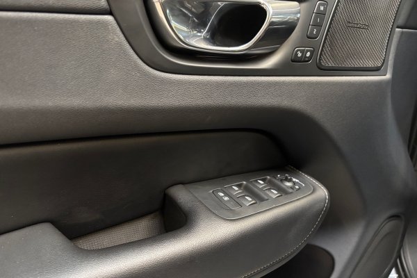 VOLVO XC60 2.0 T8 HYBRID R-DESIGN AWD GEARTRONIC 2018/2019
