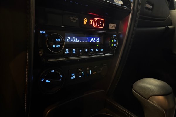 TOYOTA HILUX SW4 2.8 D-4D TURBO DIESEL SRX 7L 4X4 AUTOMÁTICO 2021/2022