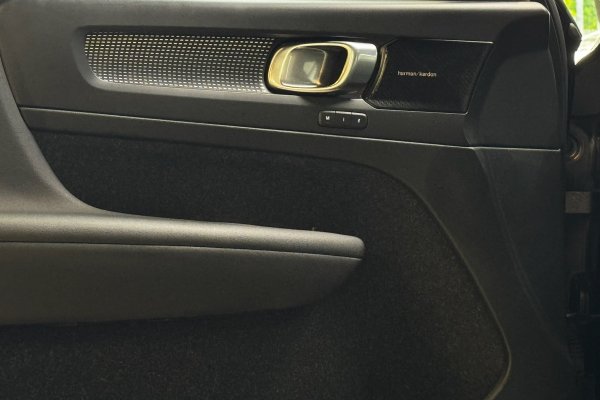 VOLVO XC40 2.0 T5 GASOLINA R-DESIGN AWD GEARTRONIC 2019/2020