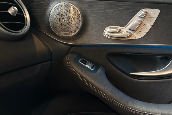 MERCEDES-BENZ GLC 300 2.0 CGI GASOLINA COUPÉ AMG LINE 4MATIC 9G-TRONIC 2023/2023 MERCEDES-BENZ GLC 300 2.0 CGI GASOLINA COUPÉ AMG LINE 4MATIC 9G-TRONIC 2023/2023