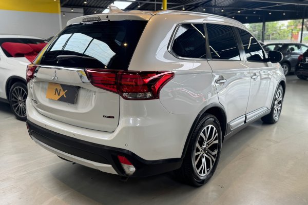 MITSUBISHI OUTLANDER 2.2 4X4 16V DIESEL 4P AUTOMÁTICO 2018/2018