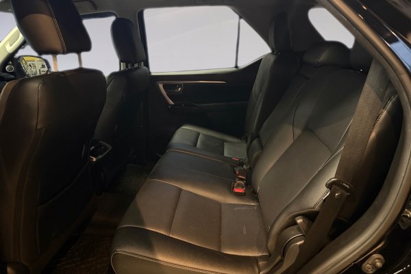 TOYOTA HILUX SW4 2.8 D-4D TURBO DIESEL SRX 7L 4X4 AUTOMÁTICO 2021/2022