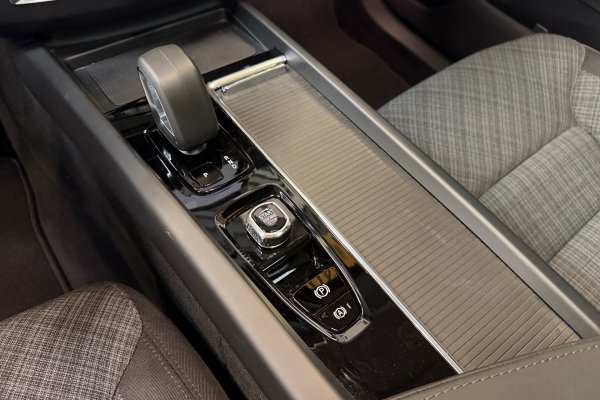 VOLVO XC60 2.0 T8 PHEV PLUS AWD GEARTRONIC 2025/2026