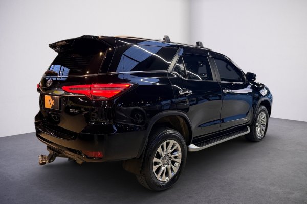 TOYOTA HILUX SW4 2.8 D-4D TURBO DIESEL SRX 7L 4X4 AUTOMÁTICO 2021/2022