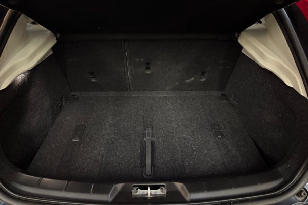 VOLVO V40 2.0 T4 MOMENTUM GASOLINA 4P AUTOMÁTICO 2017/2018 VOLVO V40 2.0 T4 MOMENTUM GASOLINA 4P AUTOMÁTICO 2017/2018