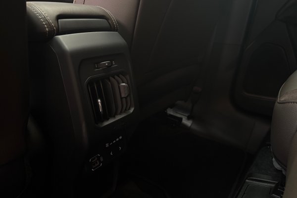 JEEP COMMANDER 2.2 TURBO DIESEL OVERLAND AT9 2025/2026