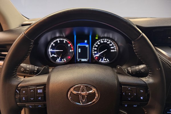 TOYOTA HILUX SW4 2.8 D-4D TURBO DIESEL SRX 7L 4X4 AUTOMÁTICO 2021/2022